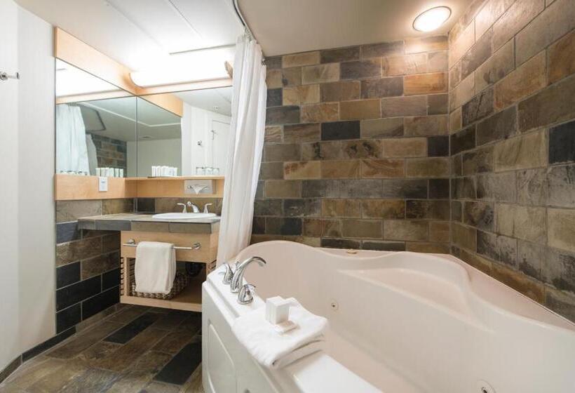 The Juniper Hotel & Bistro