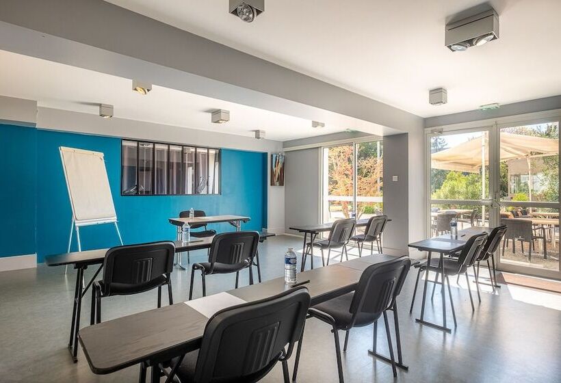 فندق Hôtel Akena Poitiers Nord Futuroscope