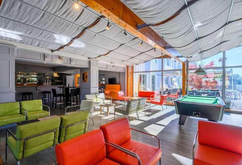 فندق Hôtel Akena Poitiers Nord Futuroscope