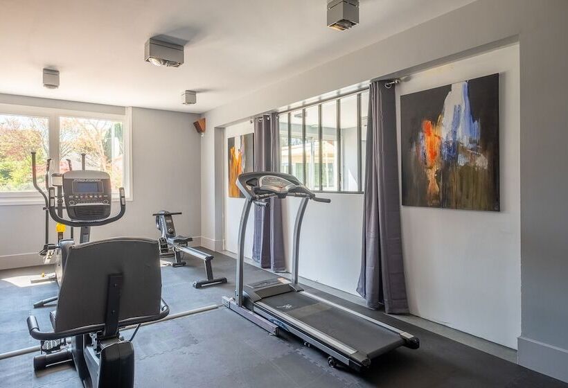 فندق Hôtel Akena Poitiers Nord Futuroscope