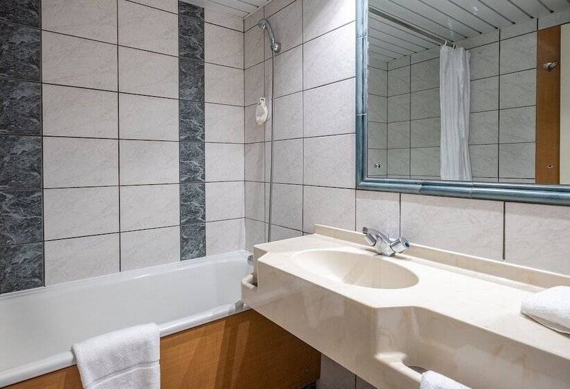 فندق Hôtel Akena Poitiers Nord Futuroscope