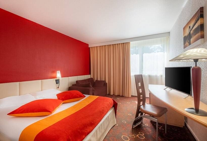 فندق Hôtel Akena Poitiers Nord Futuroscope