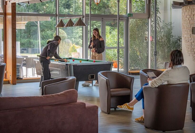 فندق Hôtel Akena Poitiers Nord Futuroscope