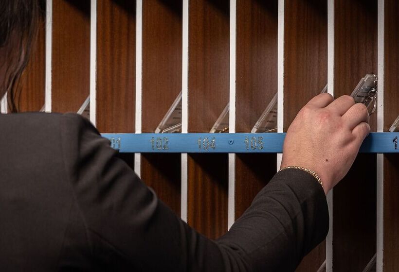 فندق Hôtel Akena Poitiers Nord Futuroscope