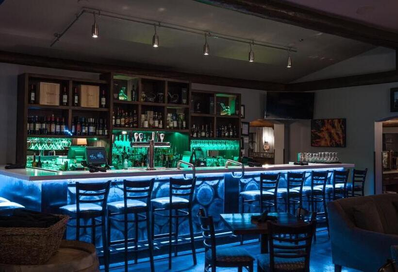 בית מלון כפרי Tighnamara Seaside Spa Resort