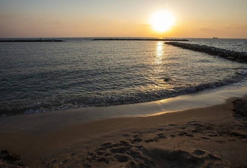 Отель Venus Beach