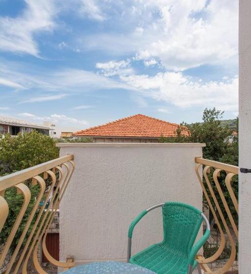 בית מלון כפרי Villa Supetar