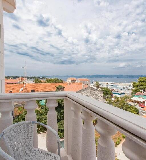 בית מלון כפרי Villa Supetar