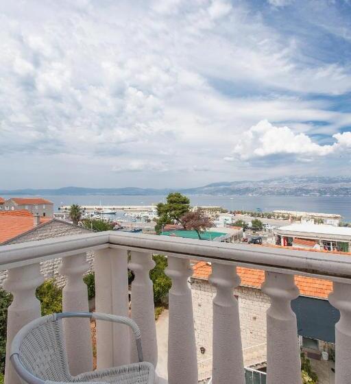 בית מלון כפרי Villa Supetar