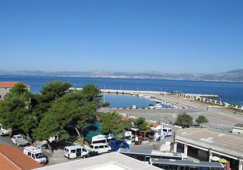 בית מלון כפרי Villa Supetar