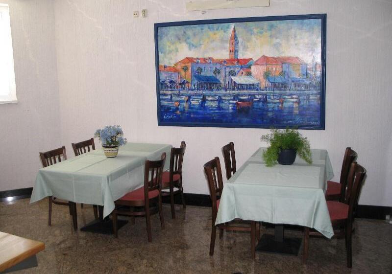 בית מלון כפרי Villa Supetar