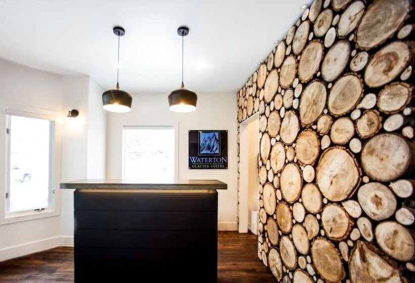 فندق Waterton Glacier Suites