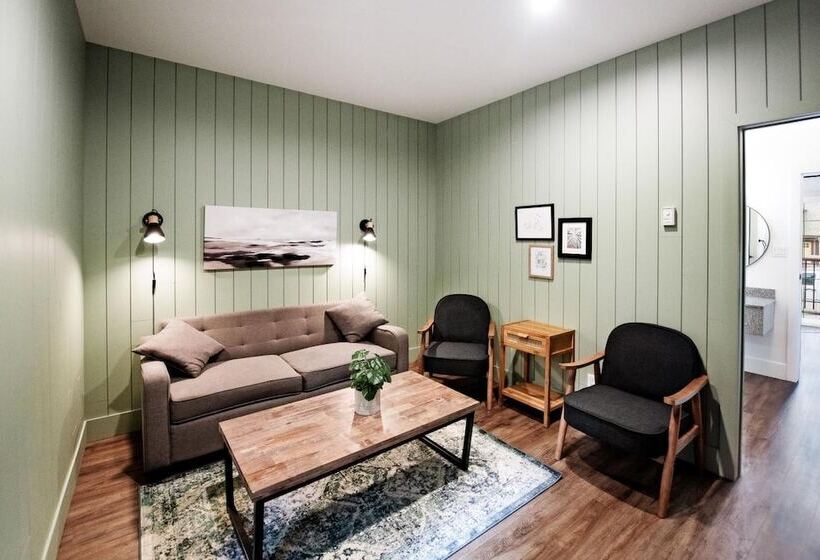 فندق Waterton Glacier Suites