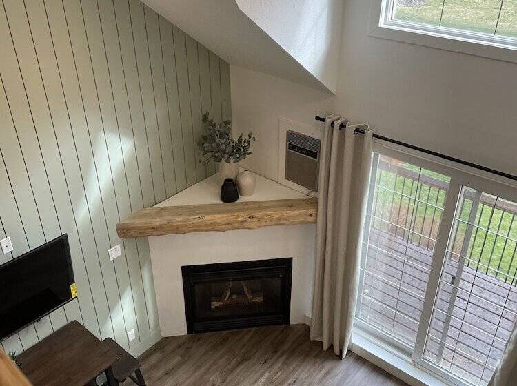 فندق Waterton Glacier Suites