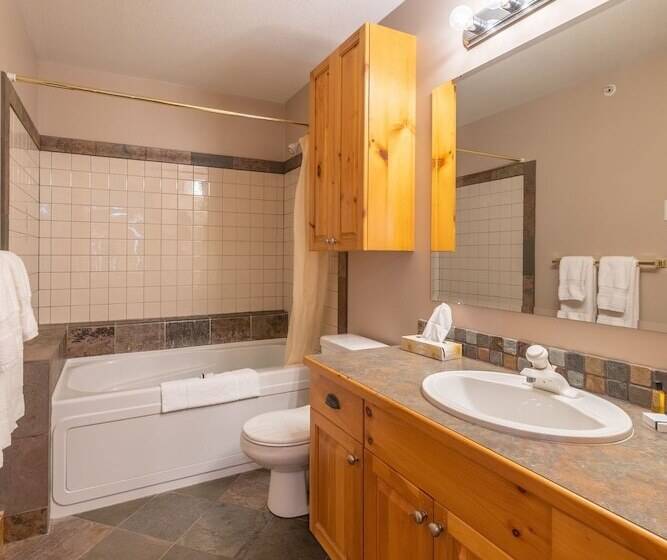 בית מלון כפרי White Crystal Inn