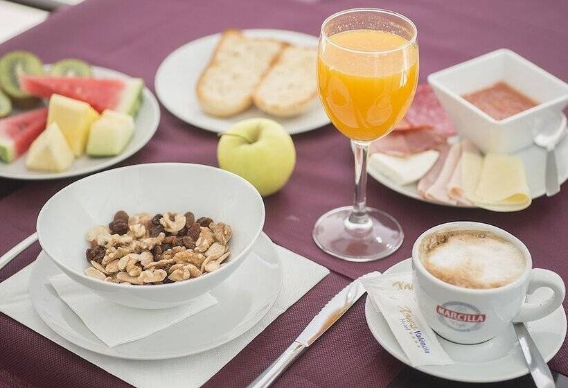 هتل Xon's Valencia