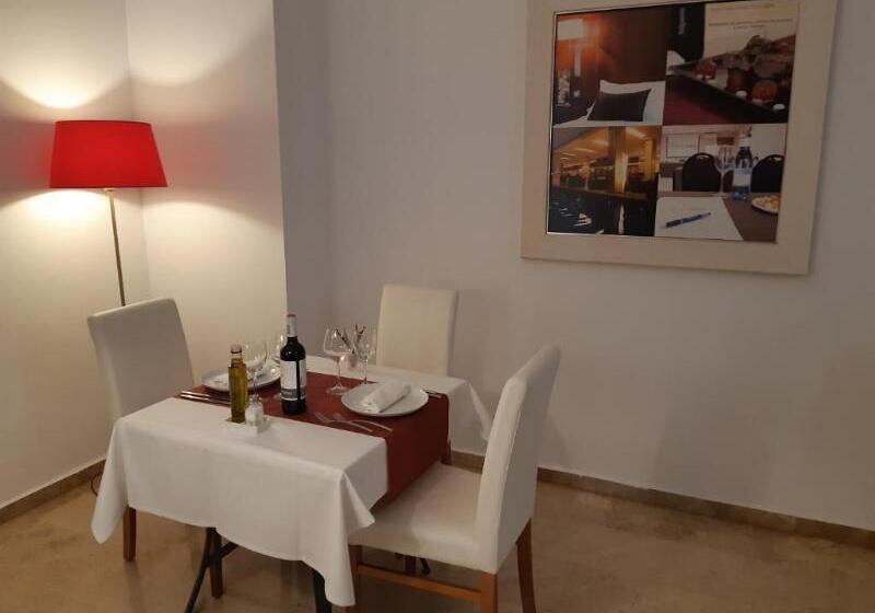 هتل Xon's Valencia