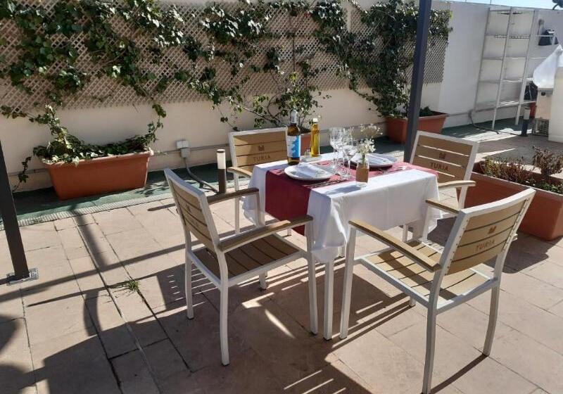 هتل Xon's Valencia