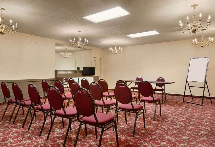 מוטל Travelodge By Wyndham Baie Comeau