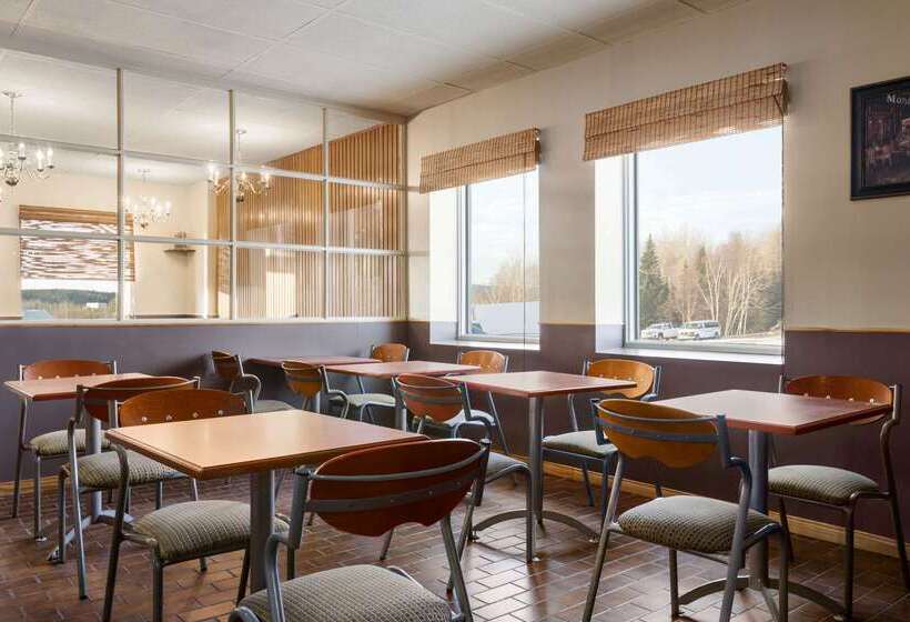 מוטל Travelodge By Wyndham Baie Comeau