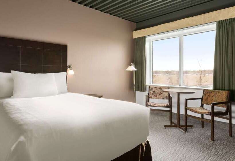 فندق على الطريق Travelodge By Wyndham Baie Comeau