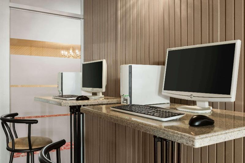 מוטל Travelodge By Wyndham Baie Comeau