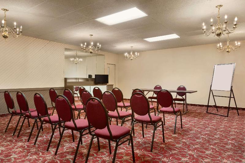 מוטל Travelodge By Wyndham Baie Comeau