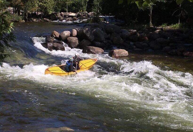 فندق Pinestone Resort & Conference Centre