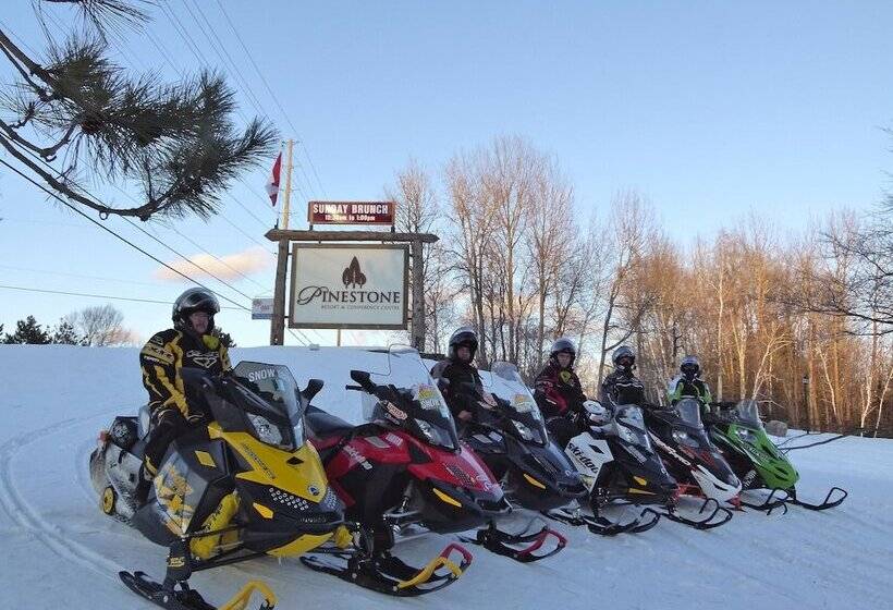 فندق Pinestone Resort & Conference Centre