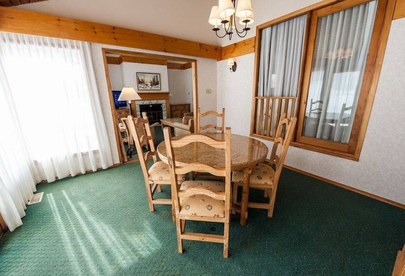 فندق Pinestone Resort & Conference Centre