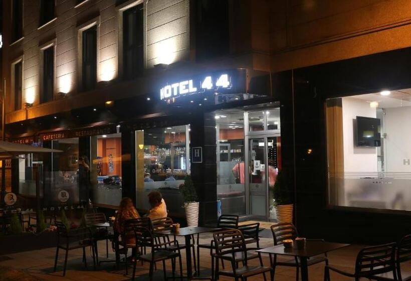 בית מלון כפרי 44