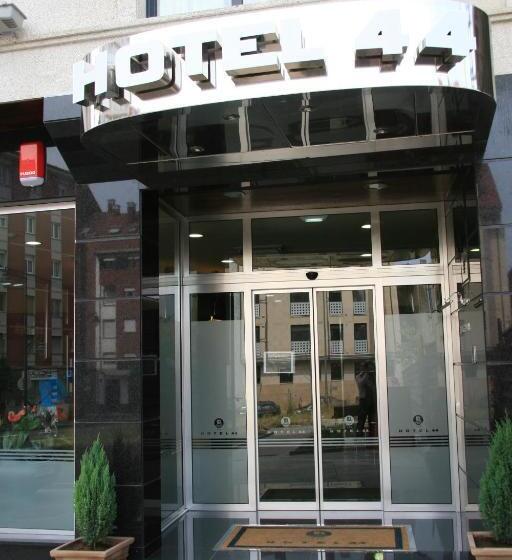 בית מלון כפרי 44