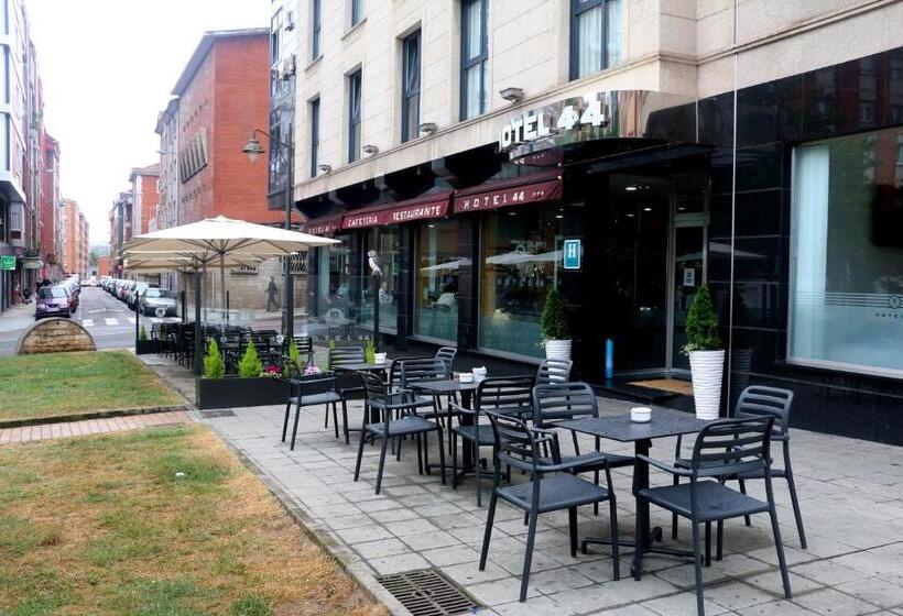 בית מלון כפרי 44