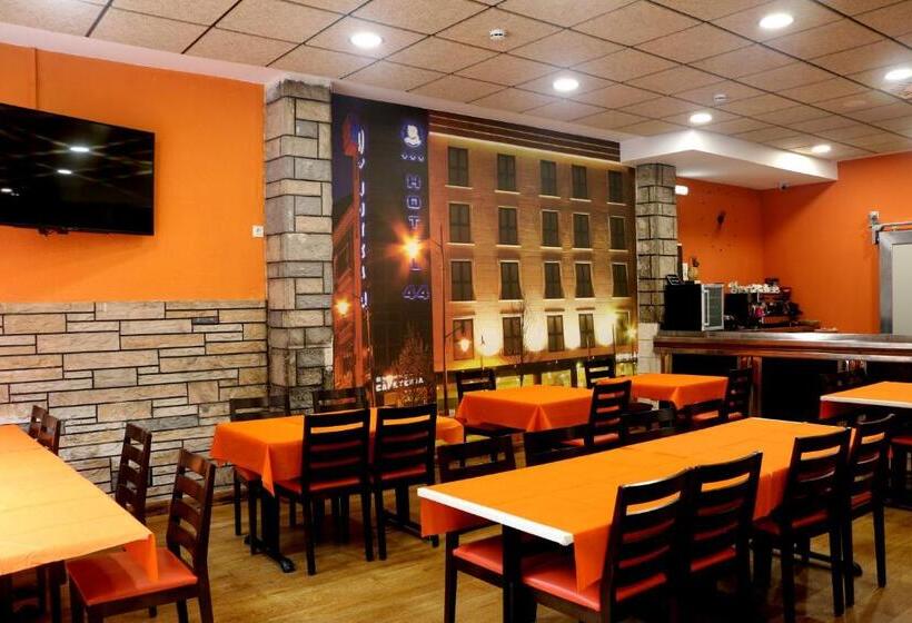 בית מלון כפרי 44