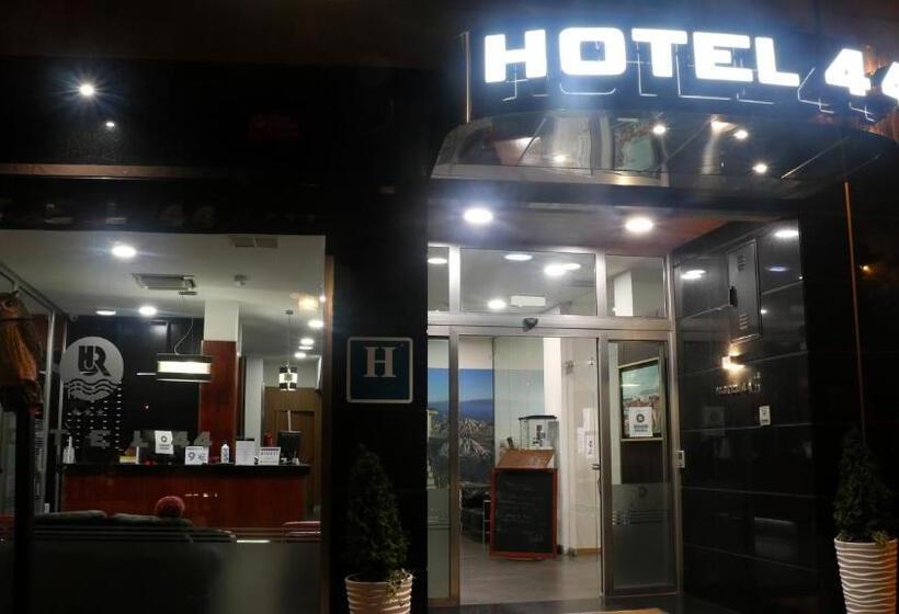 בית מלון כפרי 44