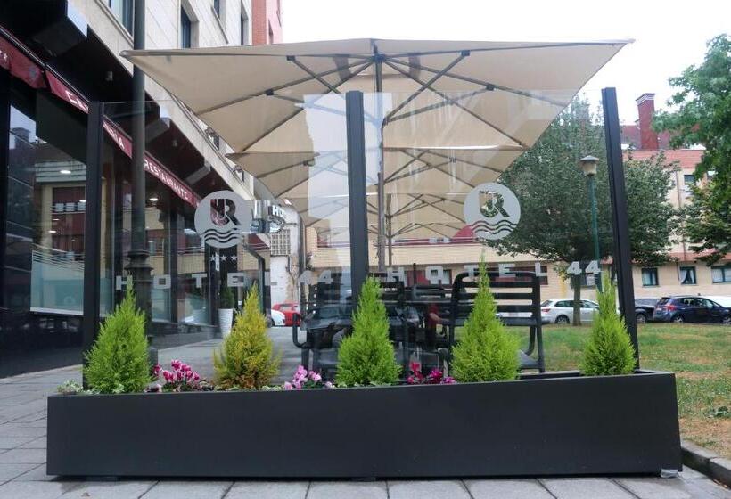 בית מלון כפרי 44