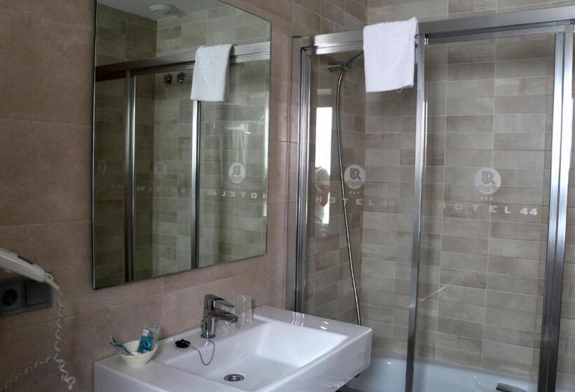 בית מלון כפרי 44