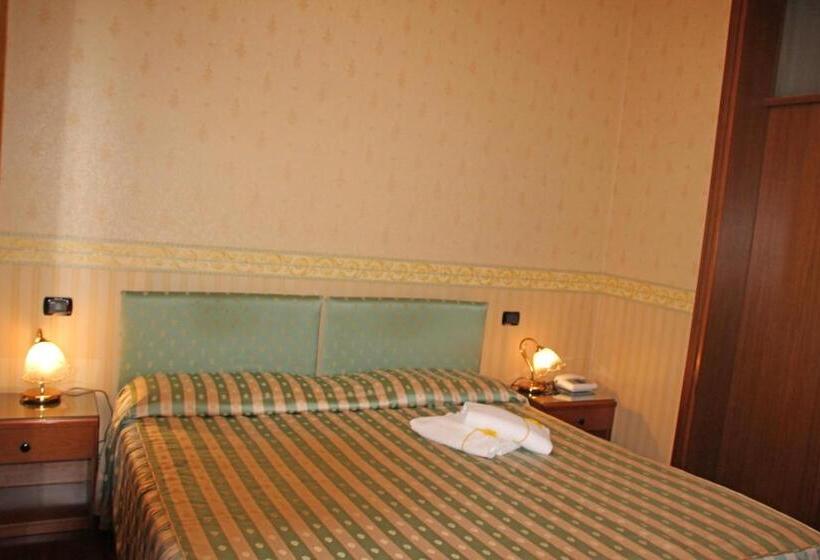 فندق Albergo Ristorante Leon D'oro