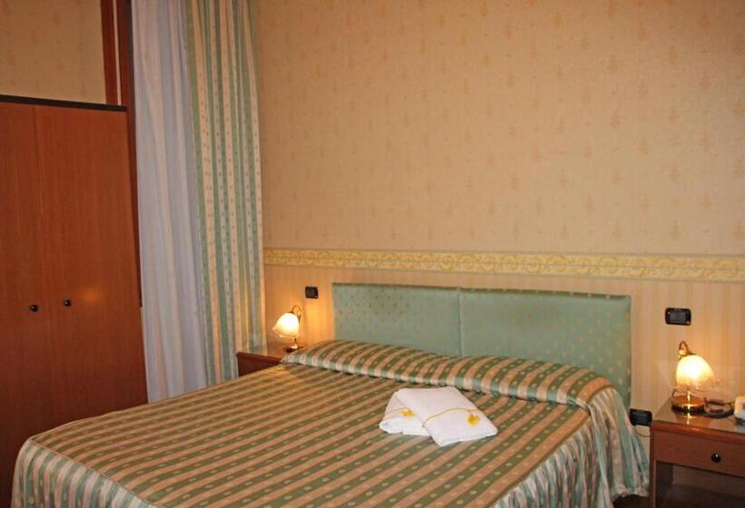 فندق Albergo Ristorante Leon D'oro