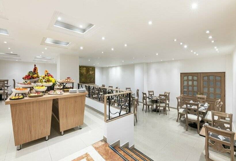 ホテル Andes Plaza