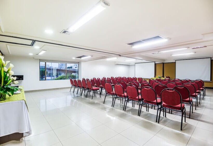 ホテル Andes Plaza