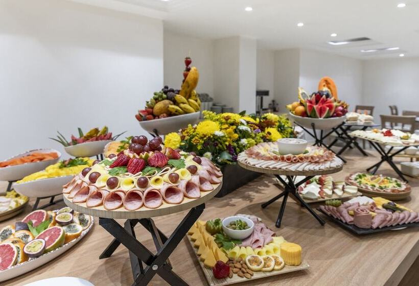 ホテル Andes Plaza