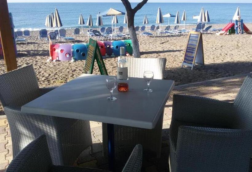 בית מלון כפרי Aphrodite Beach