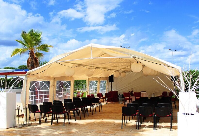 Отель Bejaparque