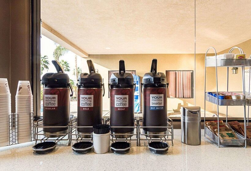 فندق Comfort Suites At Plaza Mall