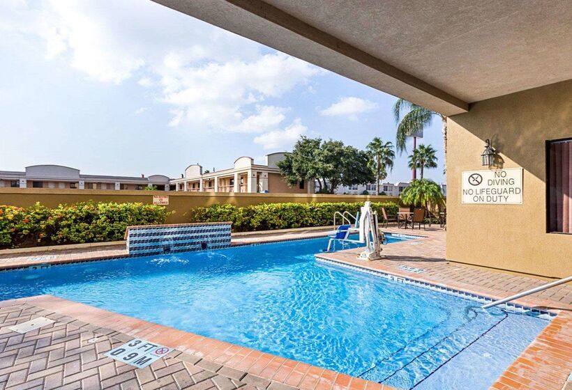 فندق Comfort Suites At Plaza Mall