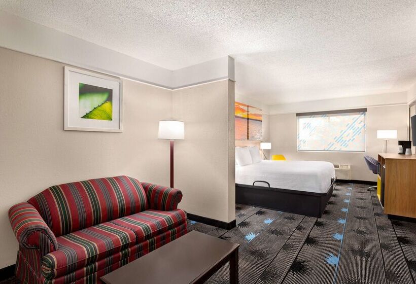 فندق Days Inn By Wyndham Kansas City International Airport