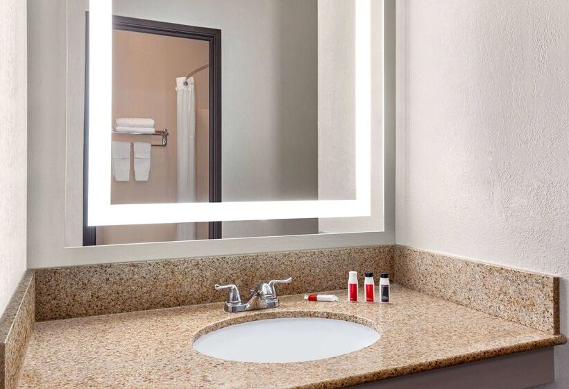 فندق Days Inn By Wyndham Kansas City International Airport