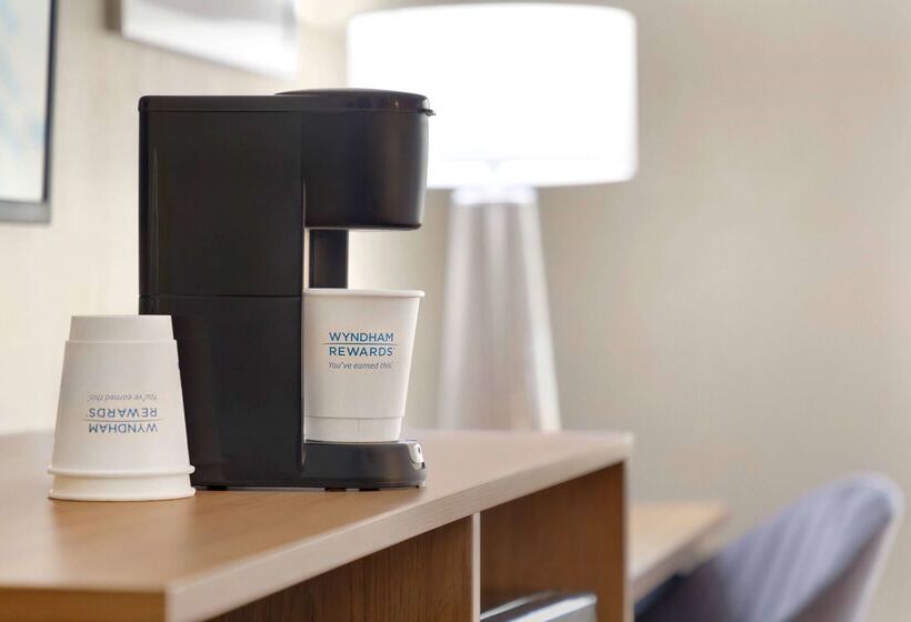 فندق Days Inn By Wyndham Kansas City International Airport