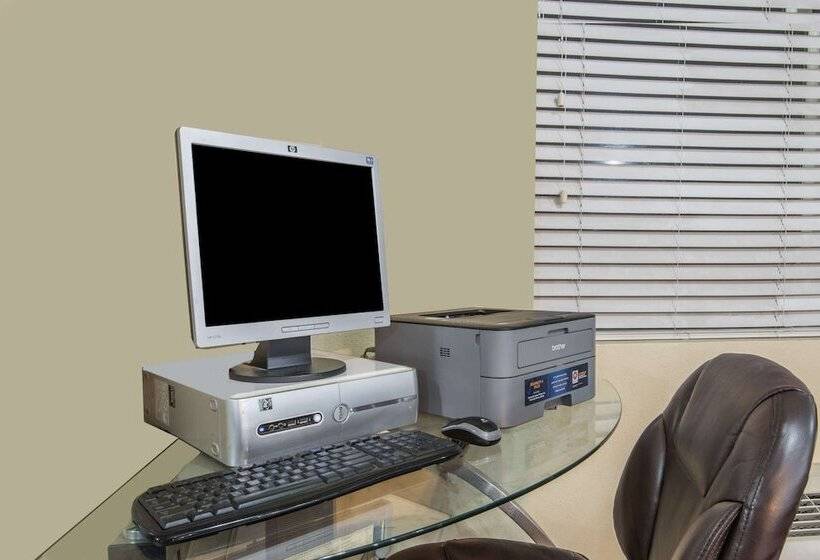 فندق Days Inn By Wyndham Kansas City International Airport